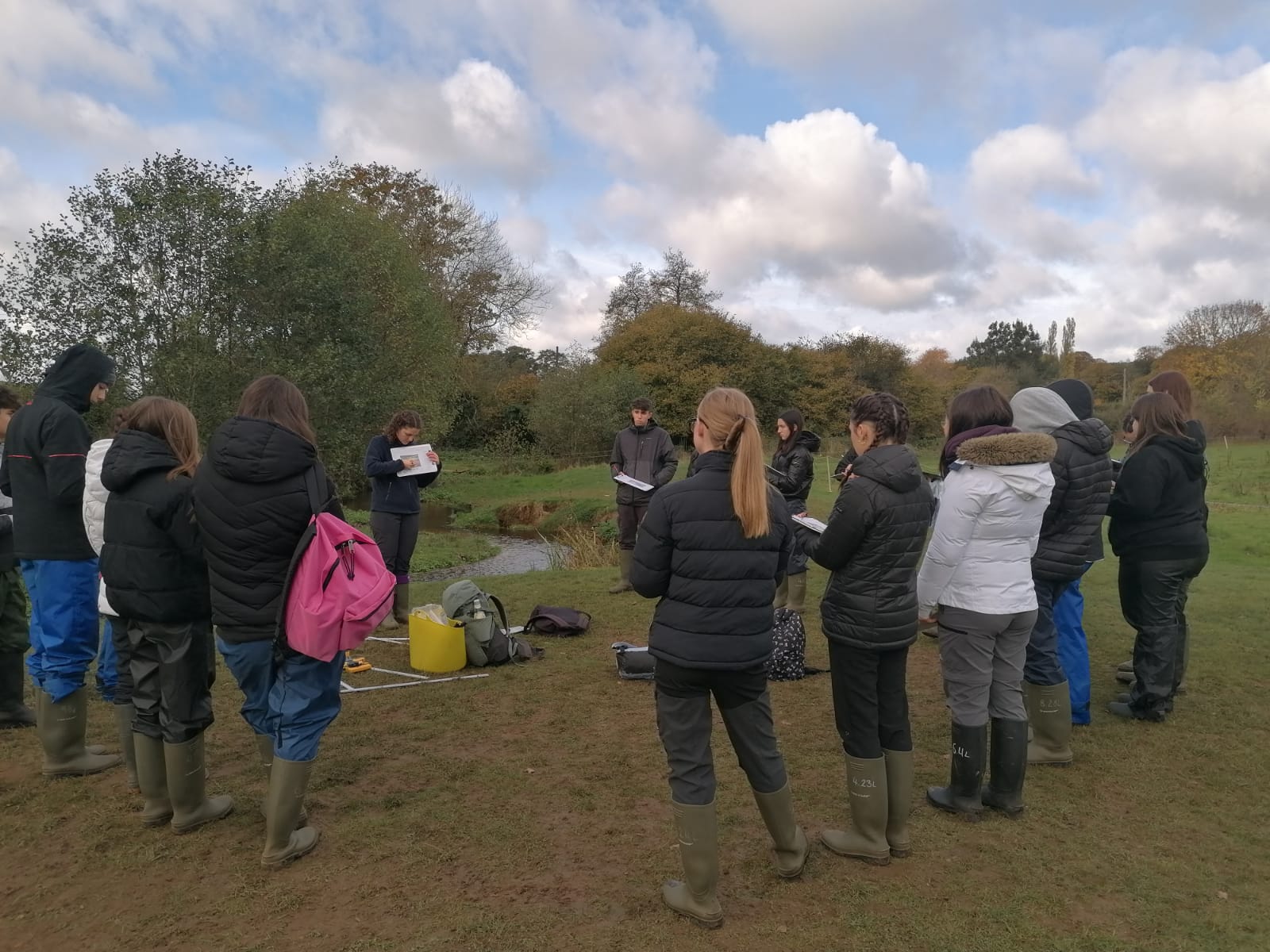 02_ studiando la morfologia e le caratteristiche del fiume Tillingbourne